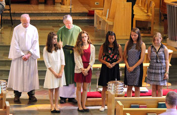 Makensi Doebler, Grace Schreckengast, Taylor Wentzel, Sadie Wentzel, and Annika Waffenschmitt with Pastor Elkin and Lou DeSeau