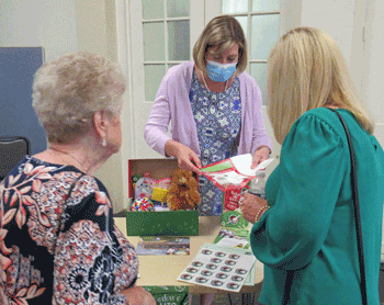 Vicki Haussmann shares some of the materials from Samaritan’s Purse pertaining to the worldwide shoebox ministry in which members of the congregation participate annually.